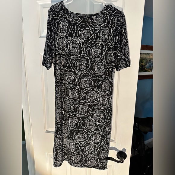 LulaRoe Julia dress black with gray and white roses 2XL - Picture 3 of 3
